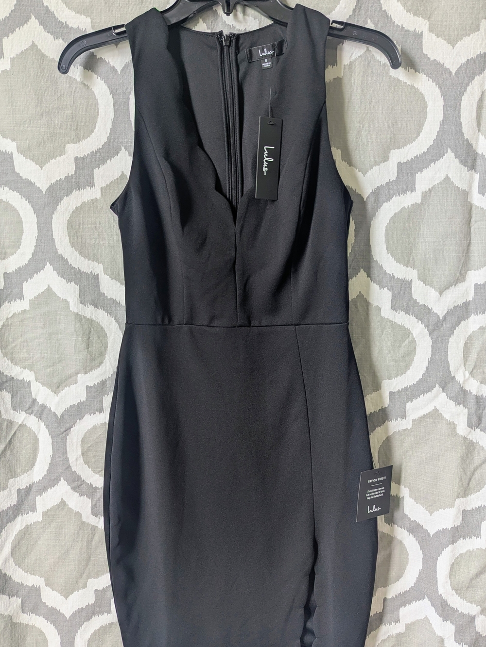 Lulu's Black Sleeveless V-Neck Sheath Dress